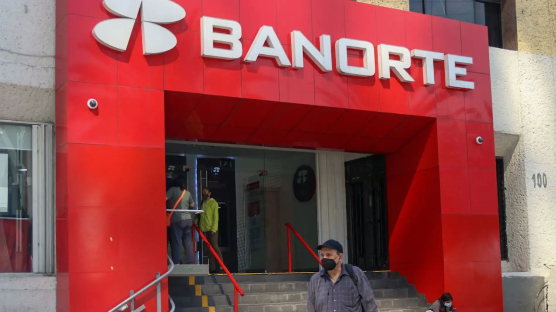 Banorte sale de la compra de Banamex 